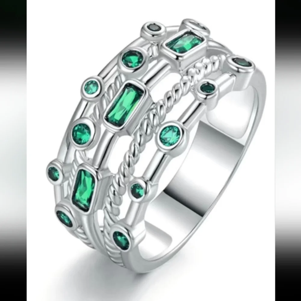 Ring with green stones - Picture 2 of 2